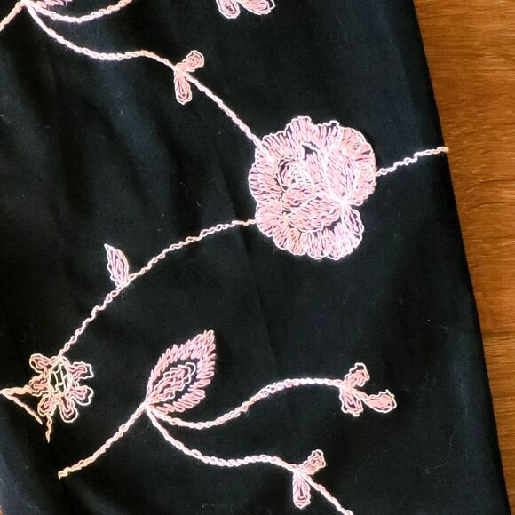 Elliott Lauren Pants Womens Sz 6 Zip Black Pink Floral Embroidery Ankle Crop USA - Picture 5 of 16